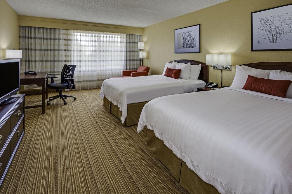 คอร์ตยาร์ด แทมปา แบรนดอน Hotel Heartland ภายนอก รูปภาพ
